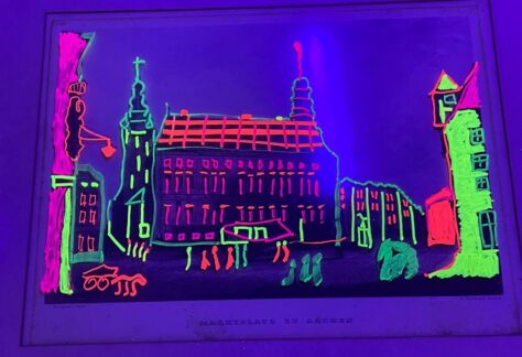 glo and tell paining at The Engine Room